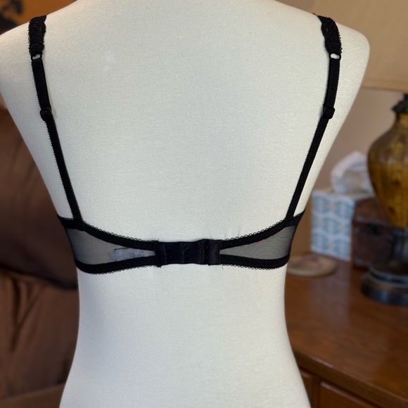 Marilyn Monroe Elegant Black Sheer Lace Bra - Picture 3 of 6